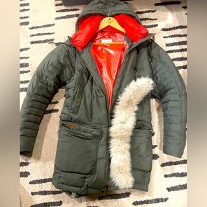 Columbia jacket olive/orange with detachable fur for the hood. Size L